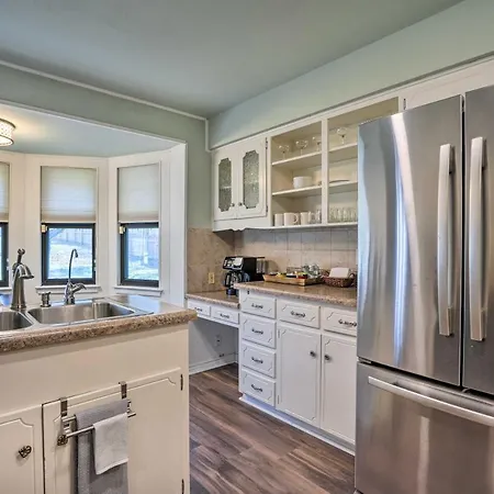 Lovely San Antonio Home About 13 Mi To Downtown!